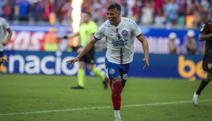 158732,comemora-torcedor-bahia-vence-o-atletico-go-e-se-classifica-para-a-libertadores-3