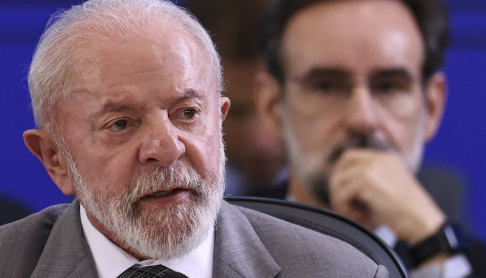 164068,lula-convoca-reuniao-para-discutir-fraude-nos-aposentados-do-inss-3 (1)