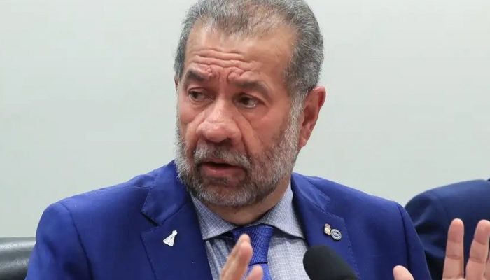 164272,em-meio-a-crise-do-inss-carlos-lupi-pede-demissao-do-ministerio-da-previdencia-3