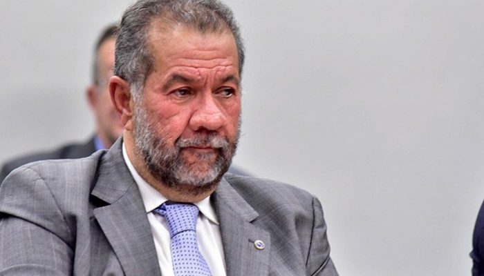 164389,bancada-do-pdt-na-camara-deixa-base-aliada-ao-governo-lula-apos-demissao-de-lupi-3 (1)