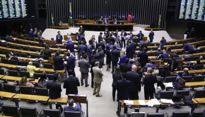 165030,camara-aprova-urgencia-para-pl-que-proibe-desconto-automatico-no-inss-3