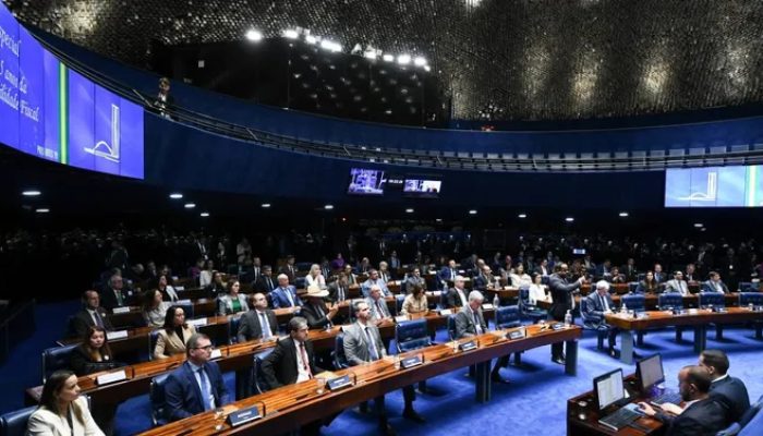 165052,ccj-do-senado-aprova-fim-da-reeleicao-para-prefeitos-governadores-e-presidentes-3