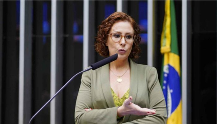 166392,carla-zambelli-e-notificada-pela-comissao-da-camara-sobre-inicio-de-processo-de-perda-de-mandato-3