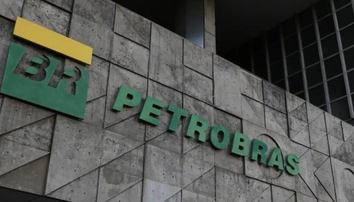 174584,trabalhadores-da-petrobras-iniciam-paralisacao-nacional-na-proxima-segunda-feira-3