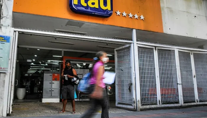 Agencias-fechadas-e-filas-gigantes-Itau-encerra-un0137592500202601131623-ScaleDownProportional.webp.webp