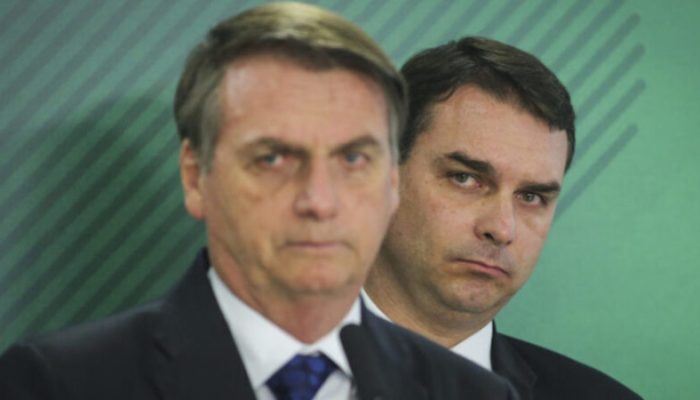 Flavio-e-Jair-Bolsonaro-1-868x644-1-868x644-1-868x644-1-848x477-1.jpg