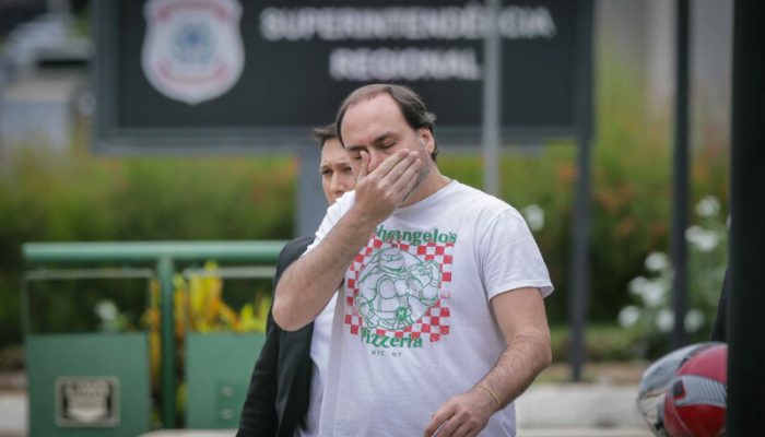 Vereador-Carlos-Bolsonar-visita-o-pai-Bolsonaro-que-esta-preso-na-superintendencia-da-Policia-Federa.jpeg