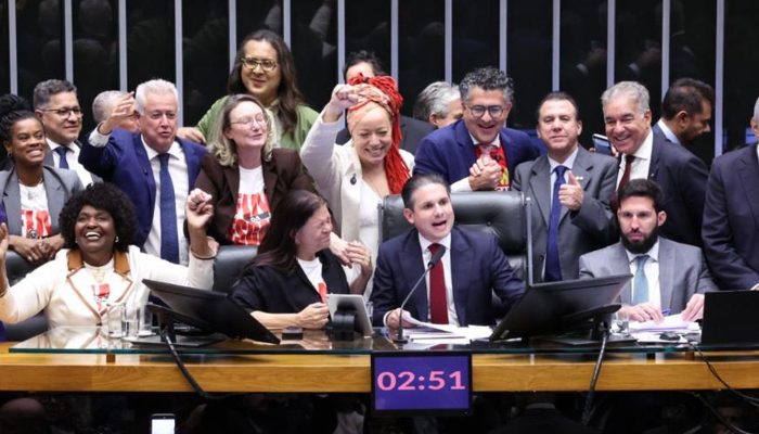 aprovacao_da_pec_6x1_na_camara.jpg