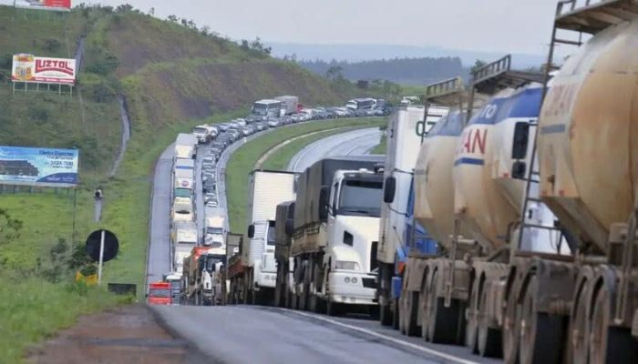 caminhoneiros-greve-agbrasil_widelg_widelg.jpg