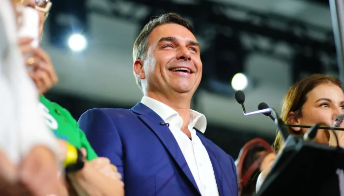 imagem-principal-flavio-bolsonaro-confirma-debate-band-lula-domingo-flavio-bolsonaro-candidato-do-pl.webp
