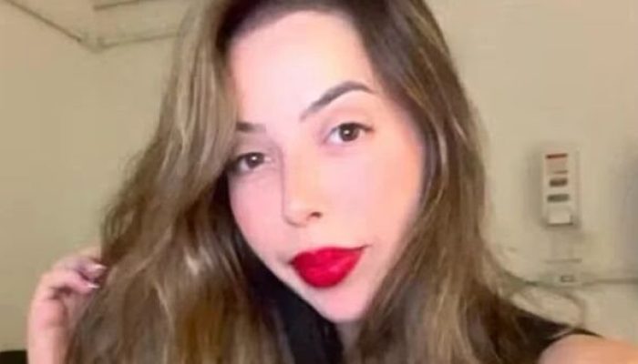 larissa-foi-achada-morta-no-banheiro-3405539-article_va101700376_widelg.jpg